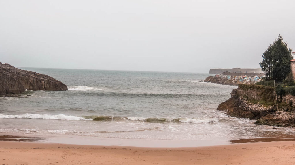 Playa del Sablón en Llanes en una ruta por Asturias en autocaravana en 5 días