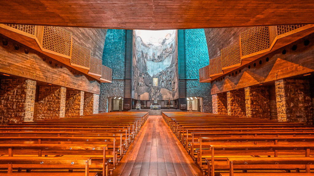 Interior del santuario de Arantzazu